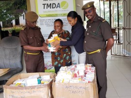  TMDA  Manager for Communication and Public Education, Gaudensia Simwanza, hands over assorted medicines for prisoners to the Segerea Prison Ward representatives on 26th June 2020. This is one of the initiatives of the Authority's  Community Social Respons